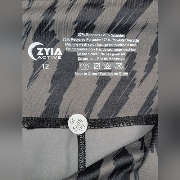 Zyia Gray Sketch Light and Tight High Rise Capri 20' - Picture 3 of 4